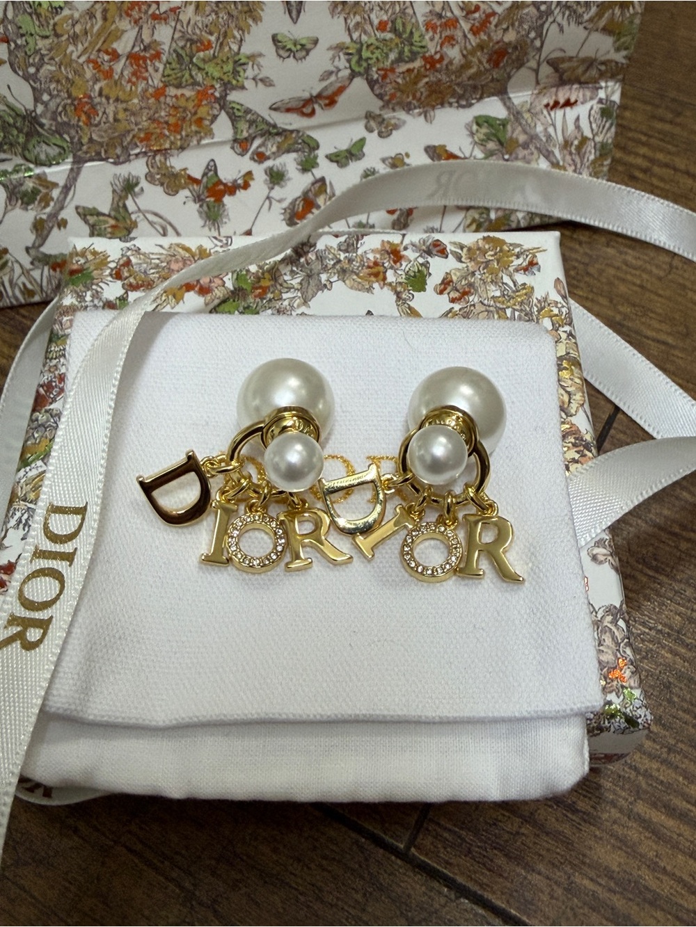 Dior - Picture 2 of 7